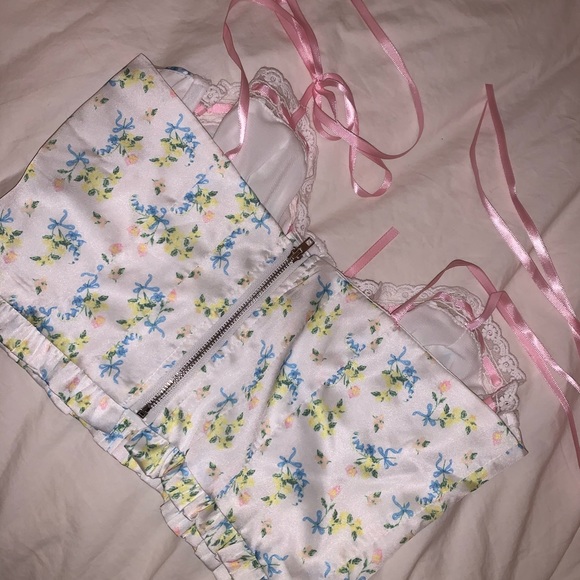 Strangers and lovers silk cropped tank top - Picture 5 of 8